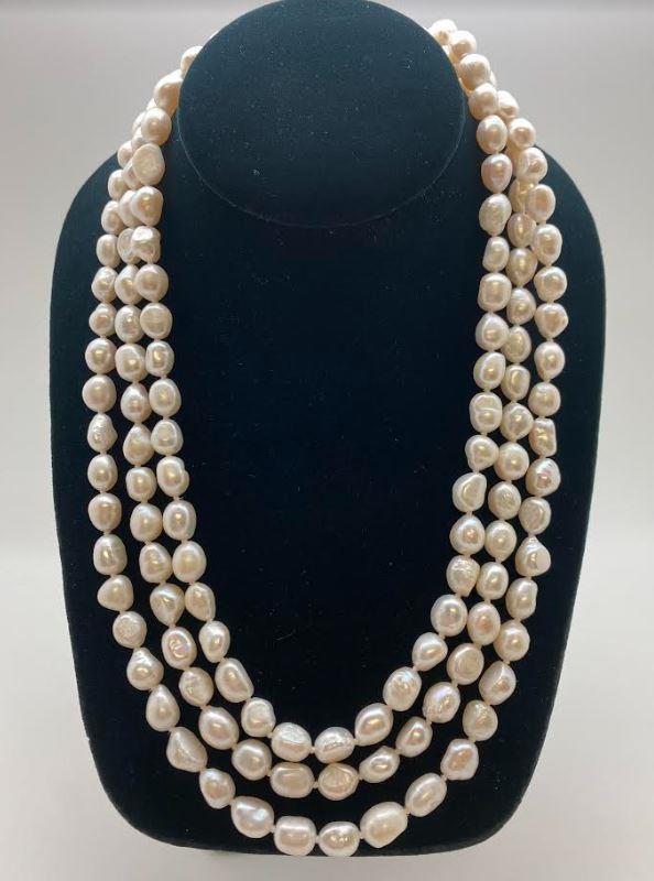 64" HAND-KNOTTED CULTURED NUGGET PEARLS/WHITE,CP-N275WHITE